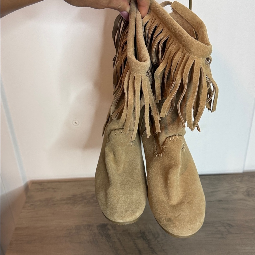 Spring - 38/7.5- Fringed Tan Suede Ankle Moccasin Boots - Lace Up tie back - Picture 3 of 7